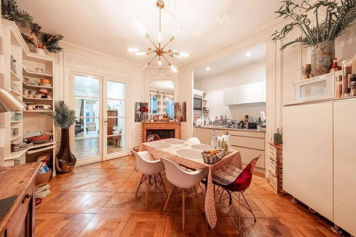 Appartement à PARIS-7E