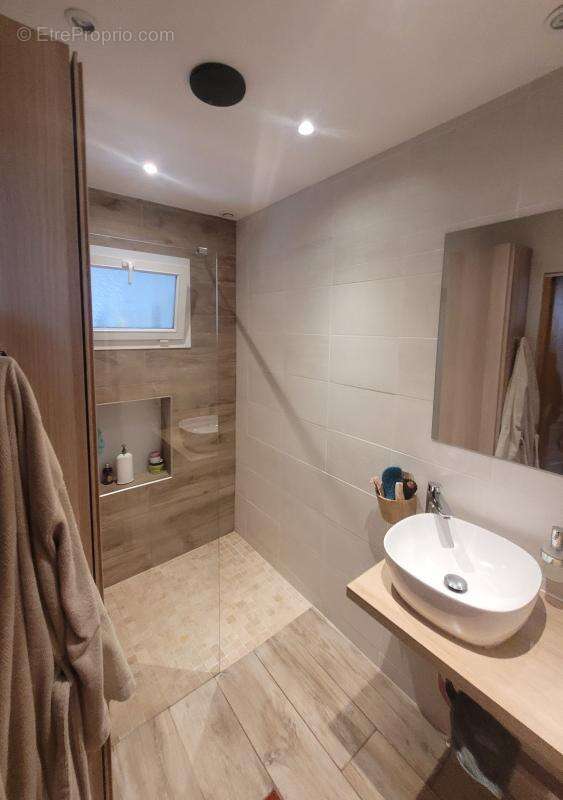 Appartement à MEYZIEU