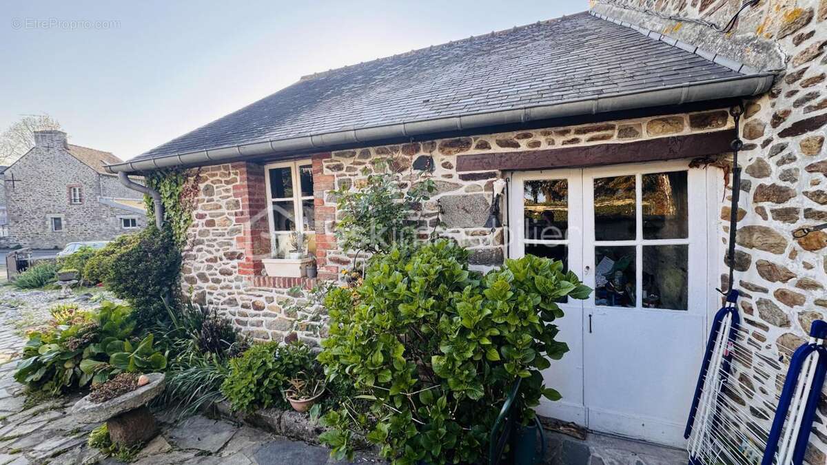 Maison à LANGROLAY-SUR-RANCE