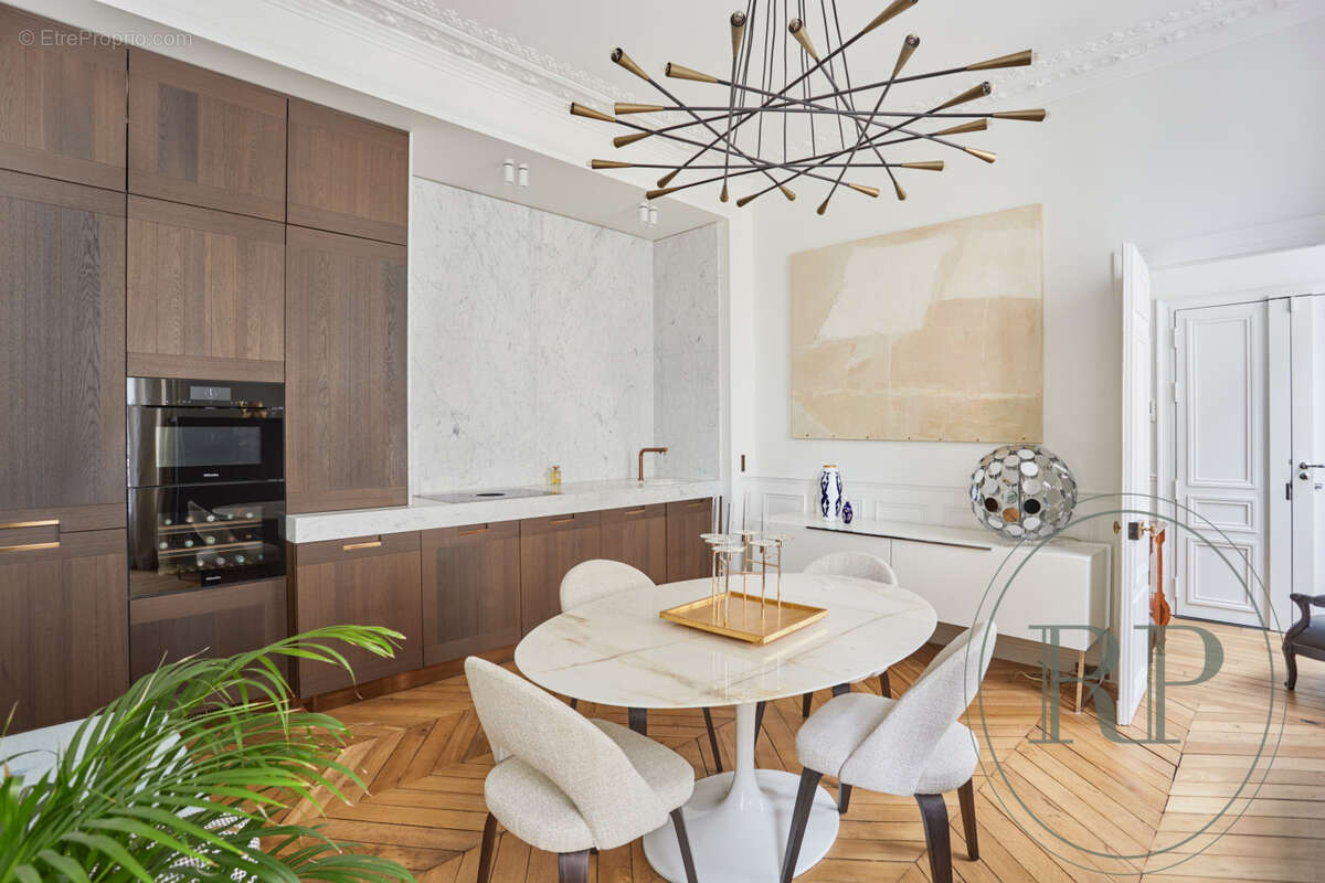 Appartement à PARIS-7E