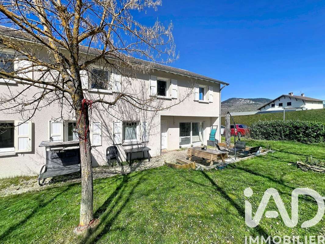 Photo 2 - Maison à SAINT-JULIEN-CHAPTEUIL