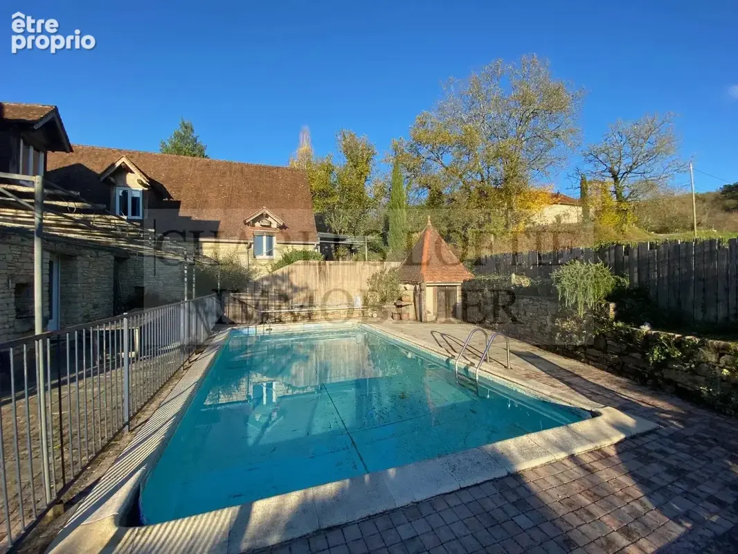 Superbe propriete en pierre comprenant 2 maisons d’habitation avec piscine sur un terrain de 1145 m². - photo 2