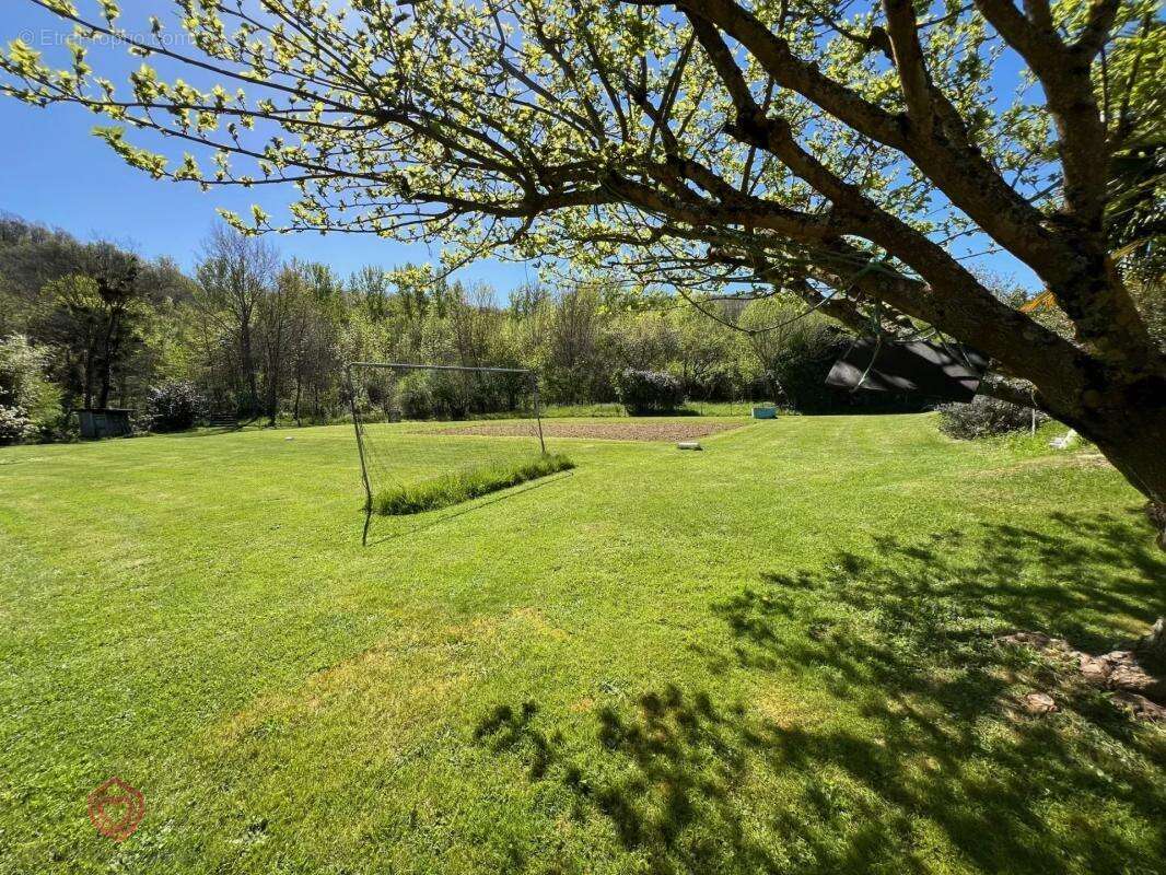 Maison à MONTBRUN-BOCAGE