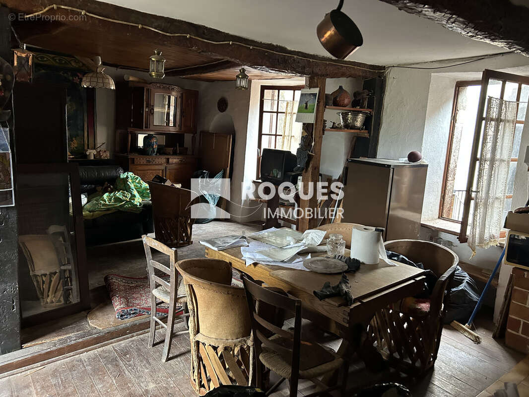 Maison de village dans un hameau en bordure du Lac du Salagou, à renover. - photo 3