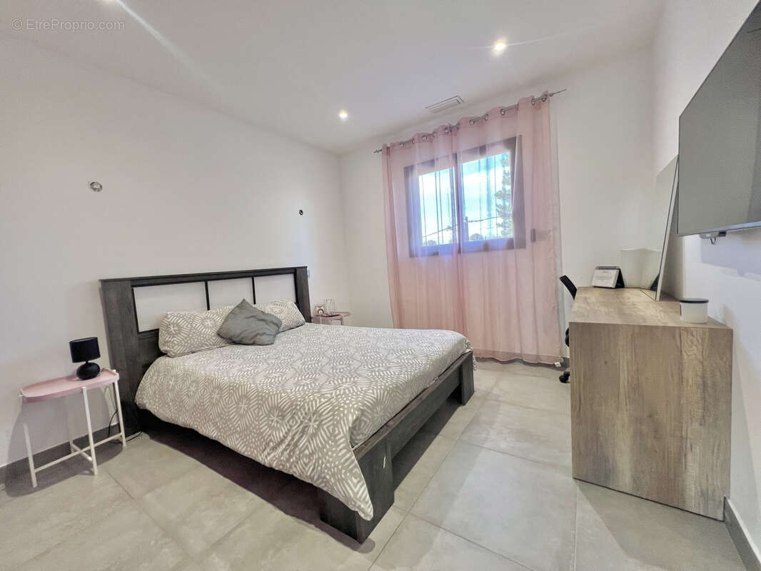 Villa contemporaine 161 m2   Piscine   Pool house   Garage   Terrain 790 m2 - photo 19