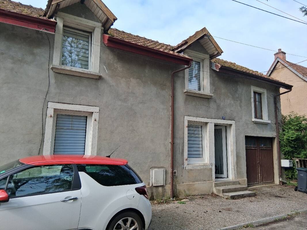 Maison à VOUJEAUCOURT