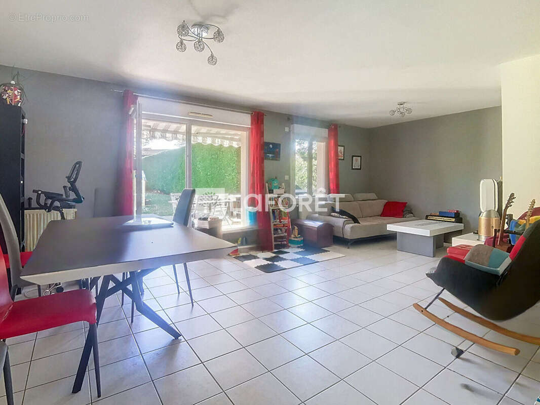 Appartement à MIRIBEL