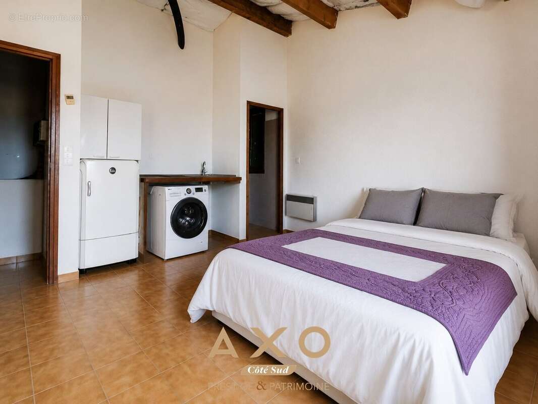 Lambesc - maison - 250m² - 3 chambres - piscine - 750 000  - photo 20