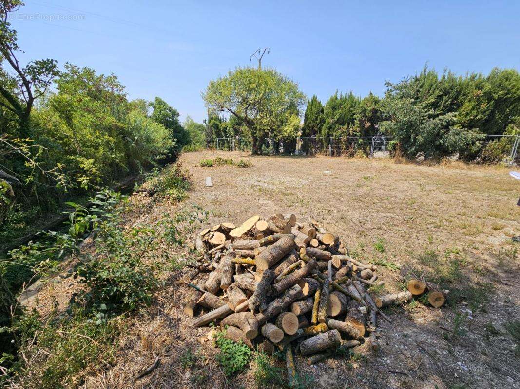 Terrain à SAINT-BAUZILLE-DE-LA-SYLVE