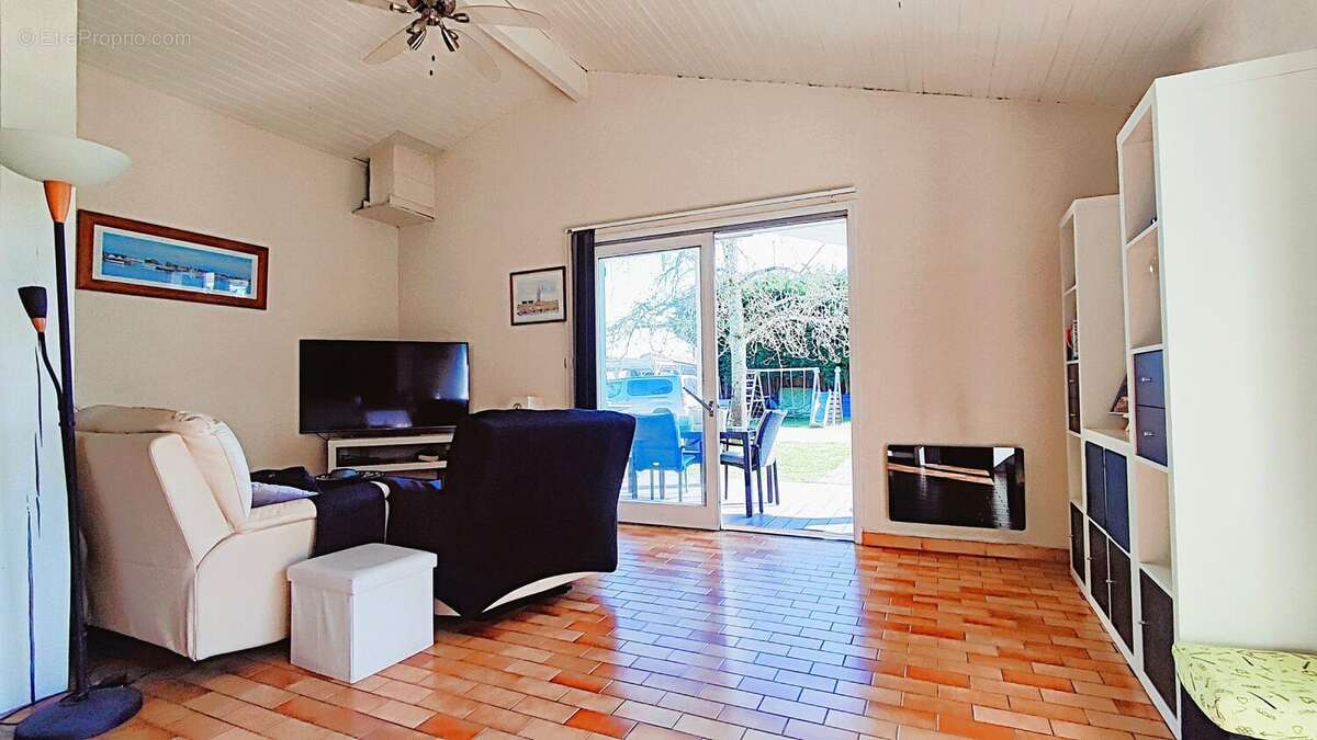 Maison à PAREMPUYRE