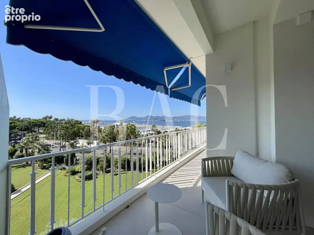 Cannes, appartement sur la Croisette, vue mer et port - photo 2