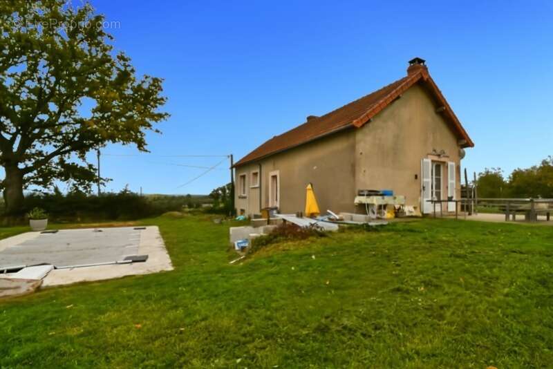 Maison à VALLON-EN-SULLY