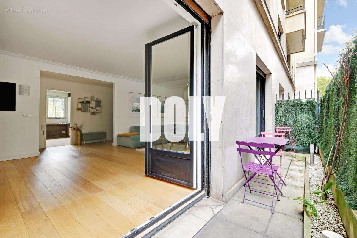 Appartement à NEUILLY-SUR-SEINE