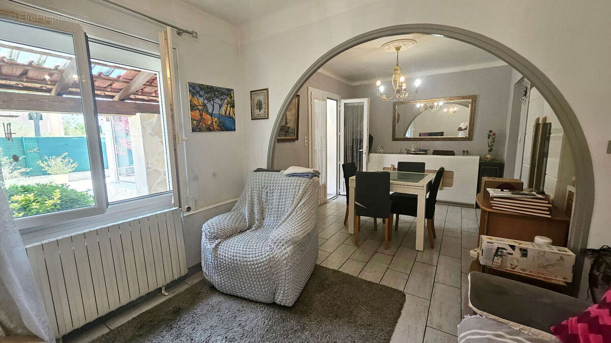 Bas de villa avec jardin privatif de 613 m² ? Fort potentiel ! - photo 5