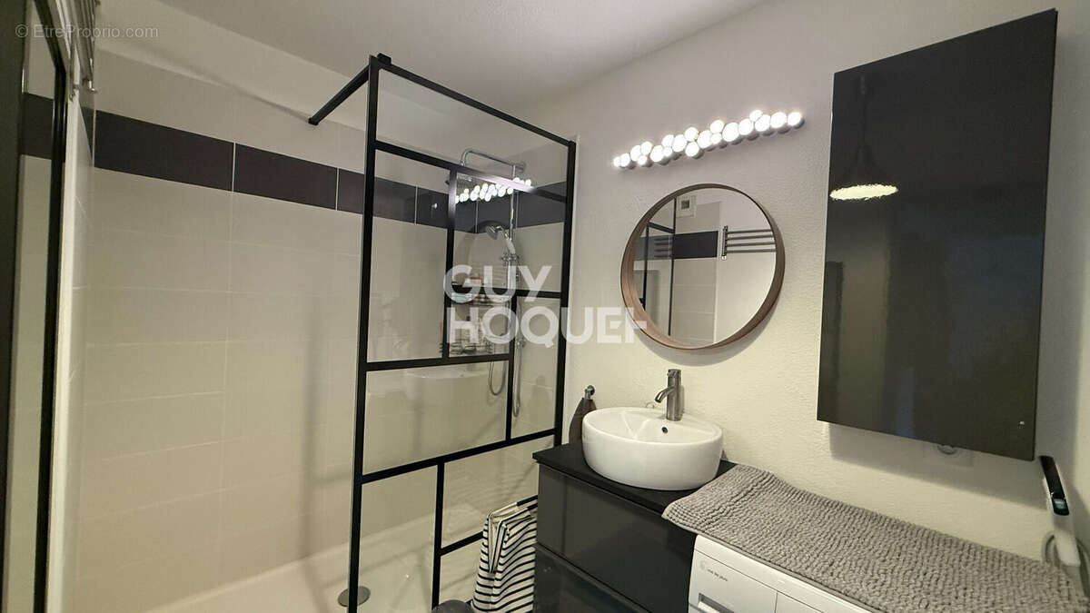 Appartement à POUSSAN