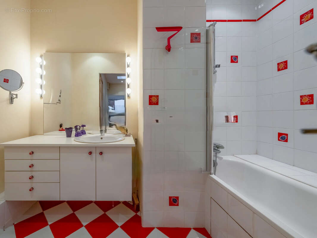 ALLEINS, maison de caractère de 350 m2, piscine, garage - photo 14