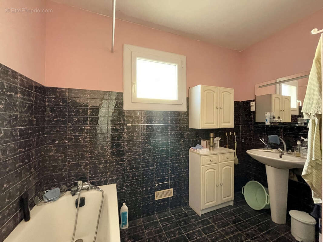 Maison à SAINT-THIBERY