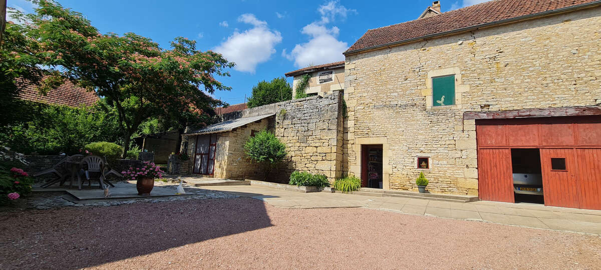 Maison à ARMES
