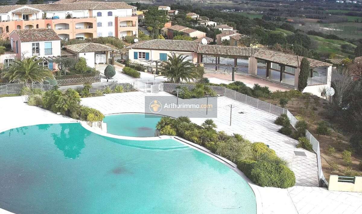 Appartement à ROQUEBRUNE-SUR-ARGENS