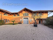 Commerce à CHARENTAY