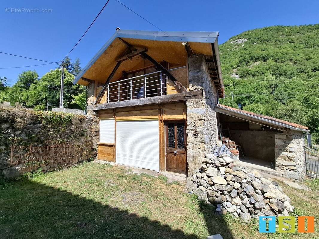 Vallée de la BAROUSSE: maison ancienne rénovée sur un terrain de 865 m². - photo 8