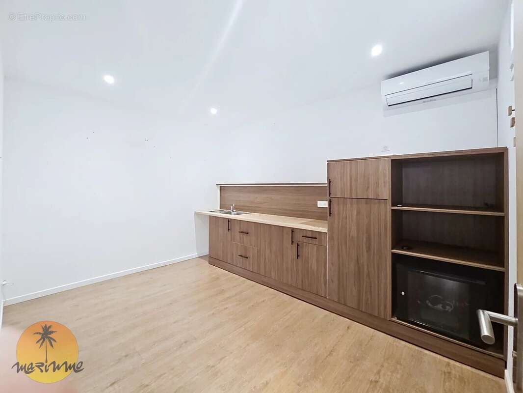 Commerce à LA GAUDE