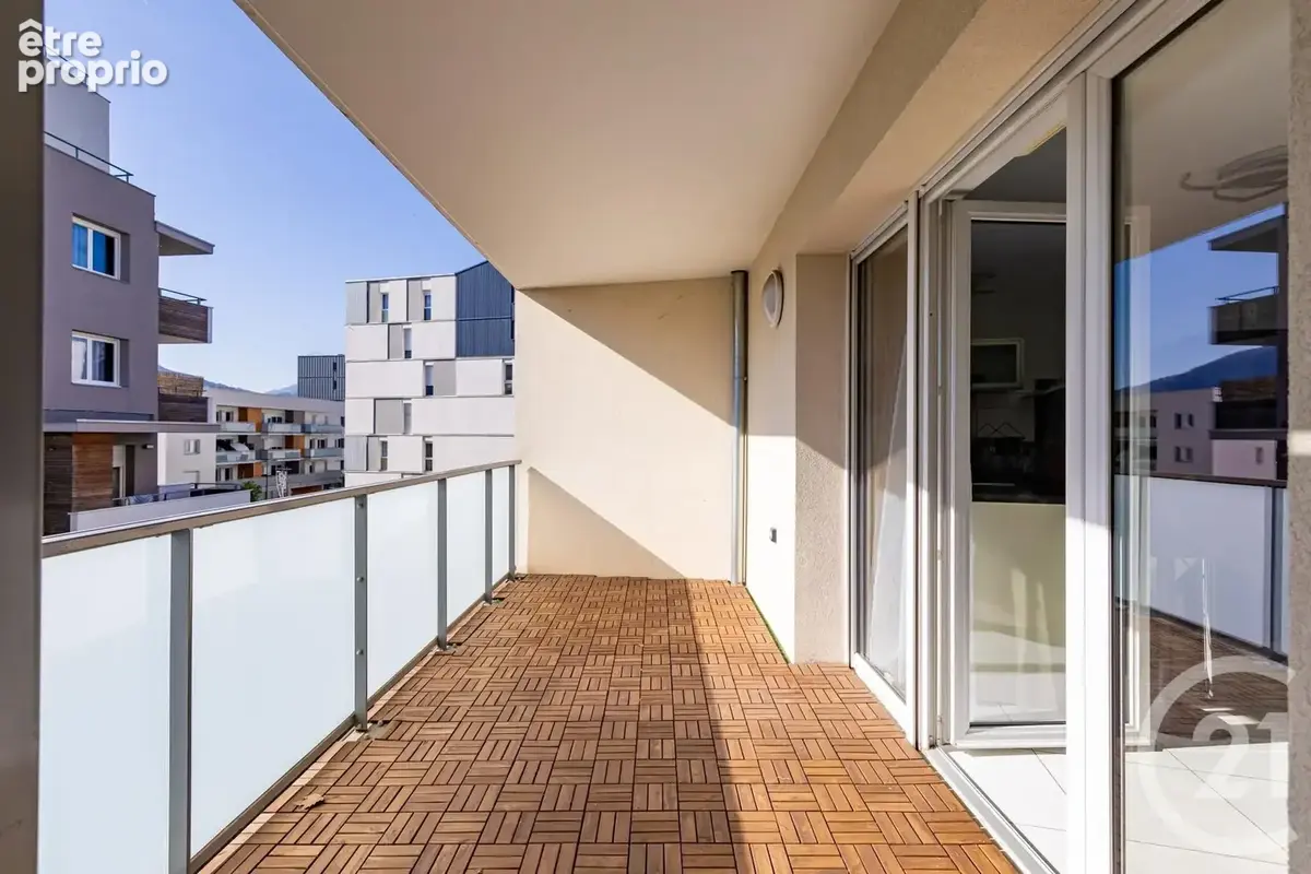 Appartement à SAINT-MARTIN-D'HERES