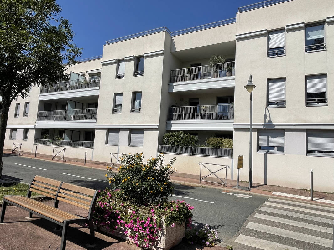 Appartement à LA TOUR-DE-SALVAGNY