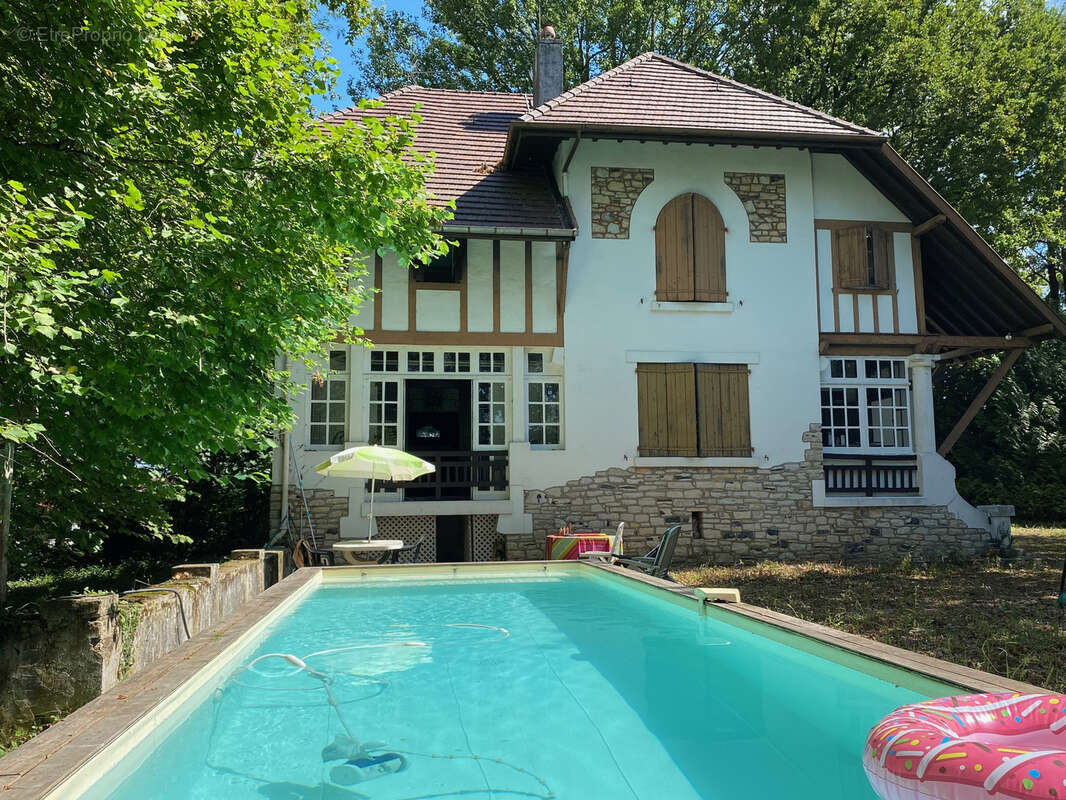Maison à URT