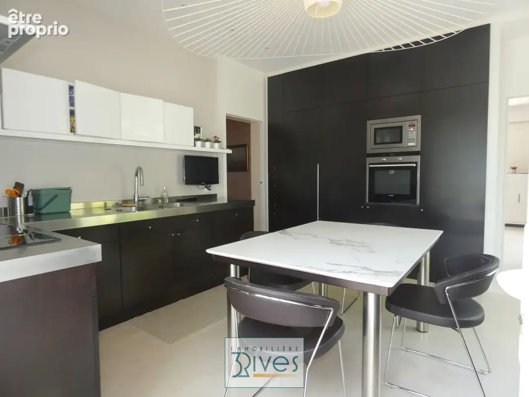 Propriété d'exception — Parc boisé de 1,3 hectare et étang privé - photo 4