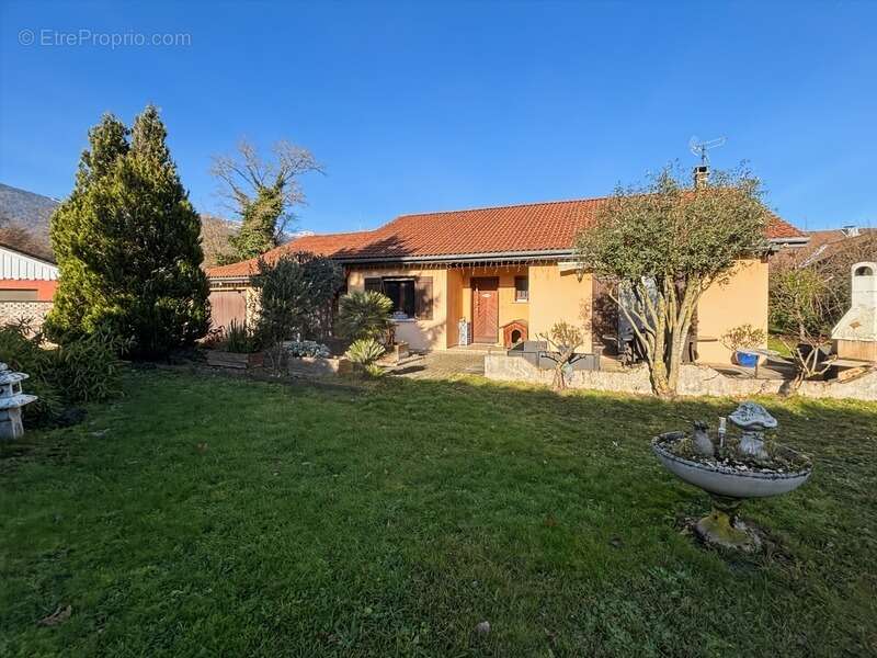 Maison à SAINT-GENIS-POUILLY