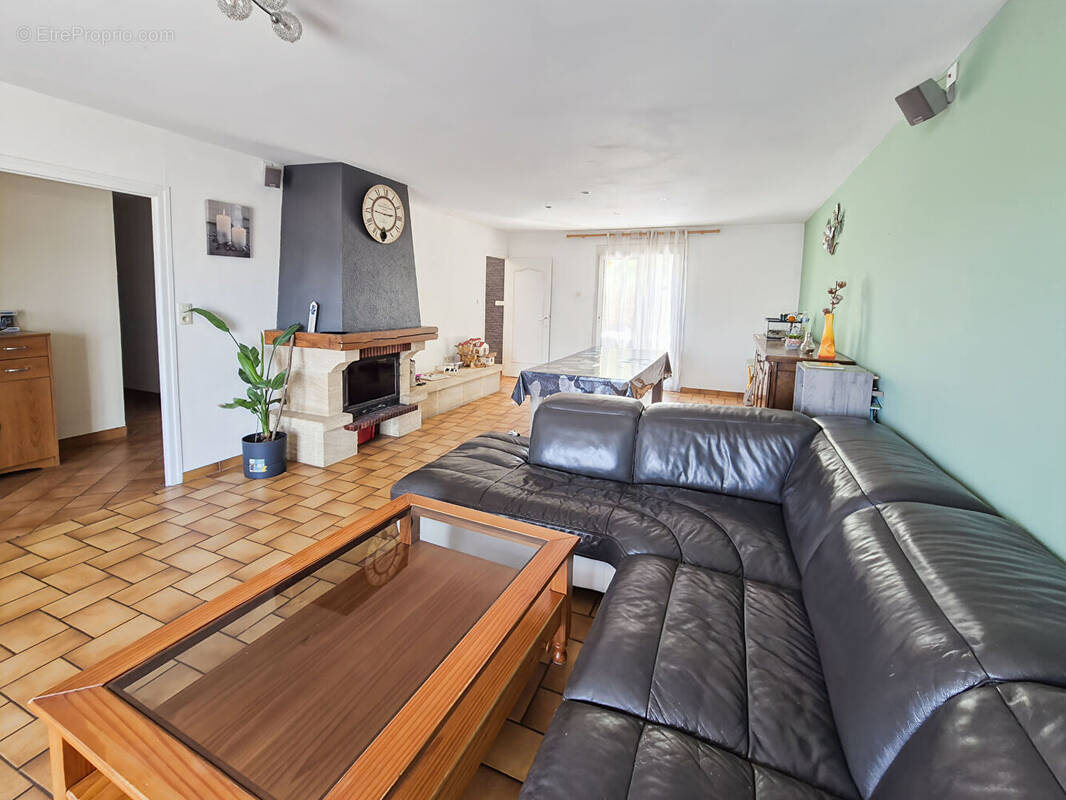 Maison à MONTREVAULT