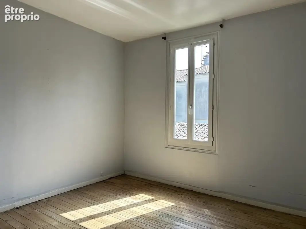 MAISON DE VILLE avec extérieur et dépendances sur COGNAC, Victor Hugo - photo 9
