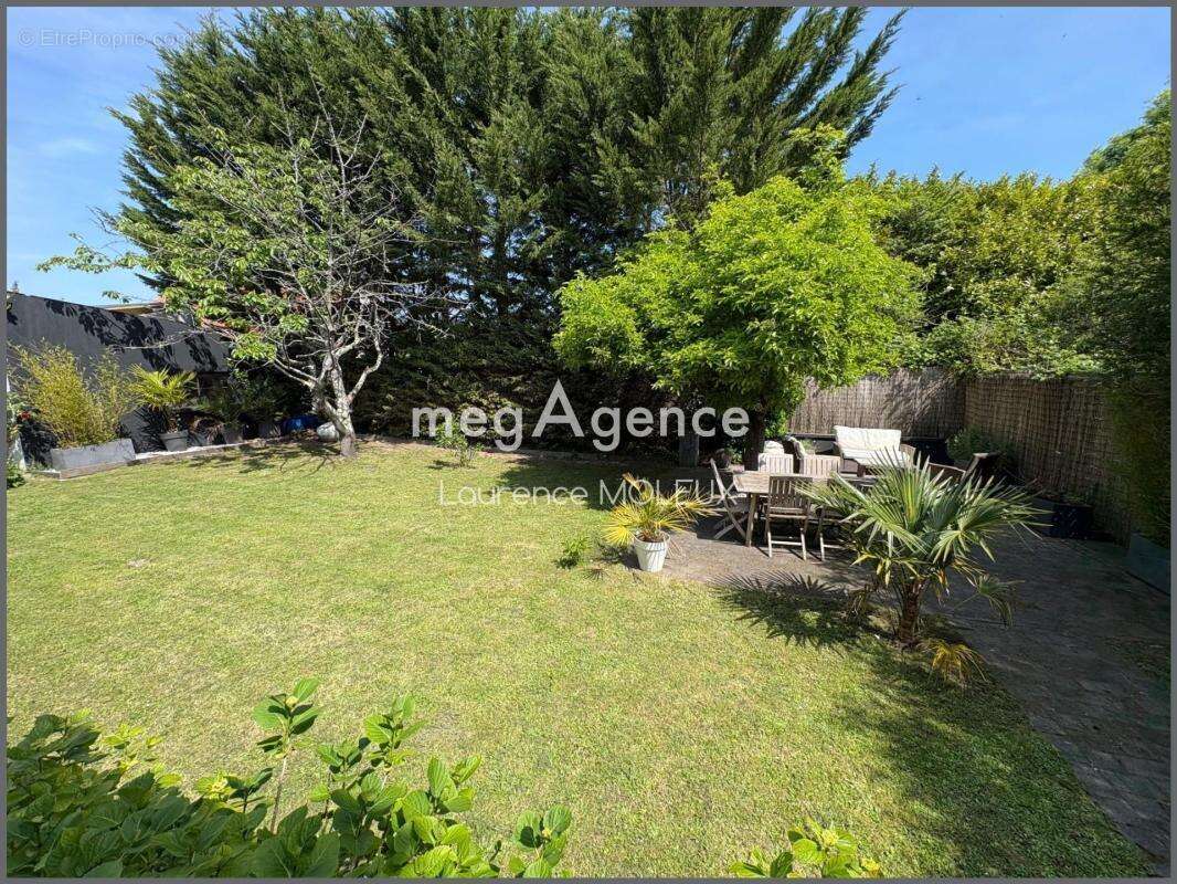 Maison individuelle - 181m2 - 7 pièces - photo 2