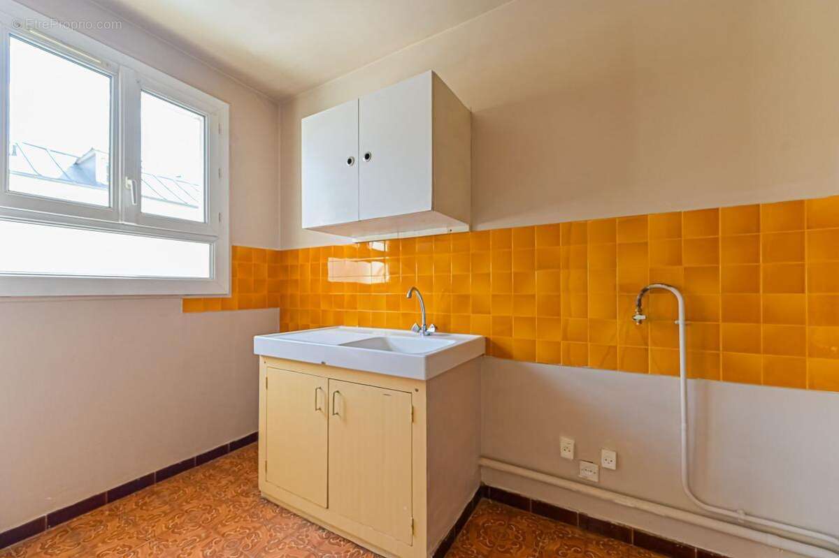 Appartement À Vendre Paris 18e – Marx Dormoy / Marché de l'Olive - photo 4