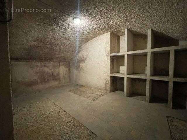 Commerce à SAVIGNY-LES-BEAUNE