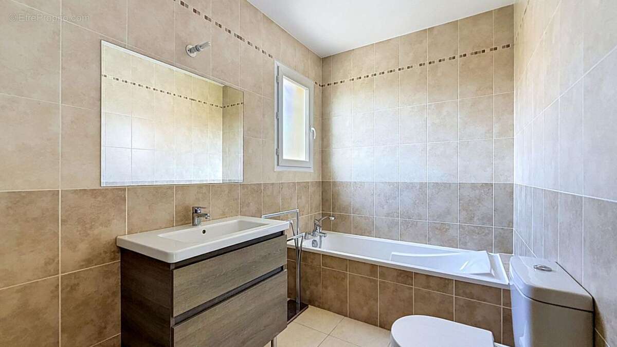 Maison 3 faces récente avec piscine, spa et garage - photo 13