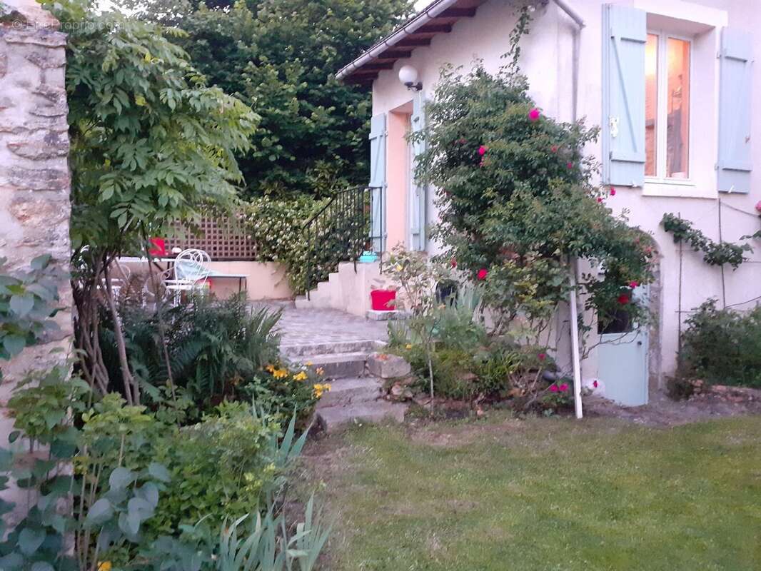 Maison à LA CELLE-LES-BORDES