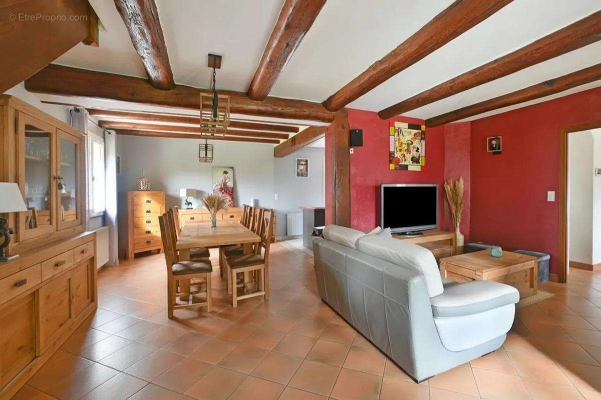 Maison à SAINT-HILAIRE-DE-BRETHMAS