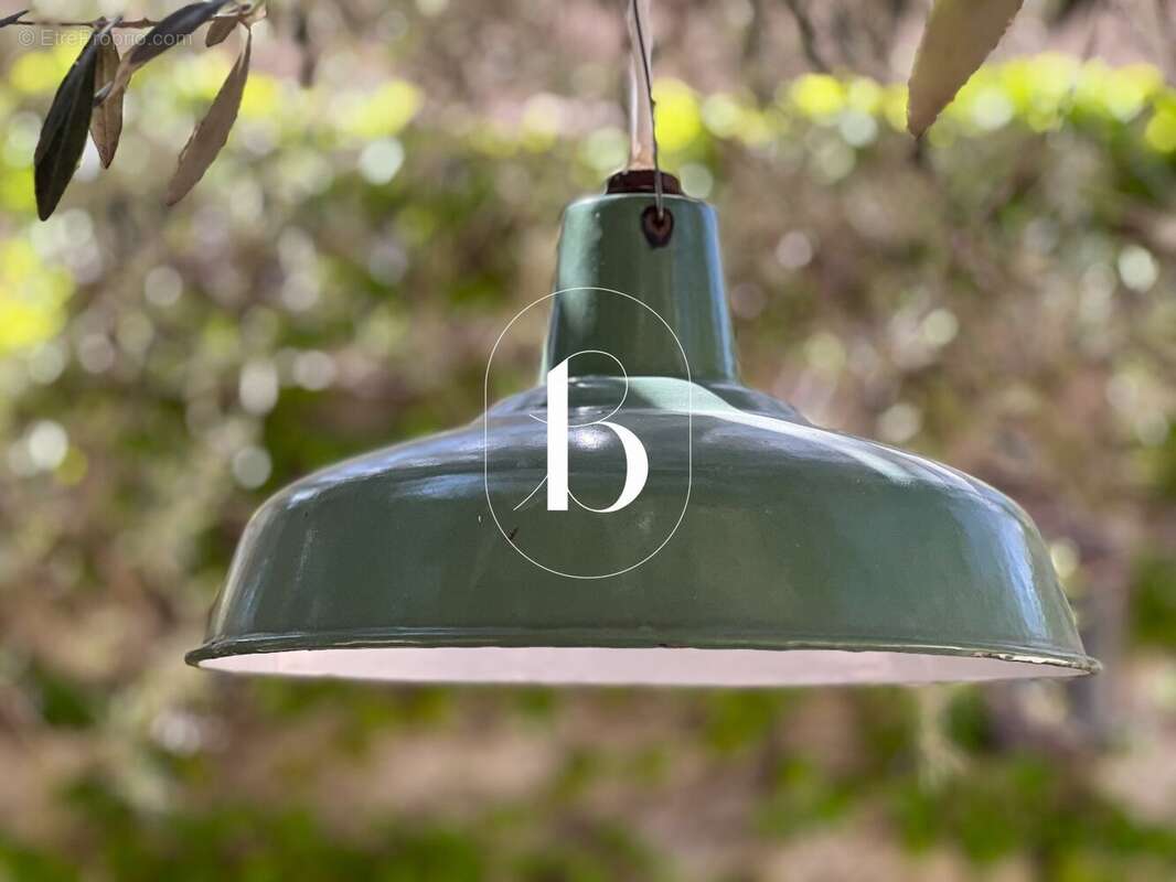 Maison à LAUDUN-L'ARDOISE