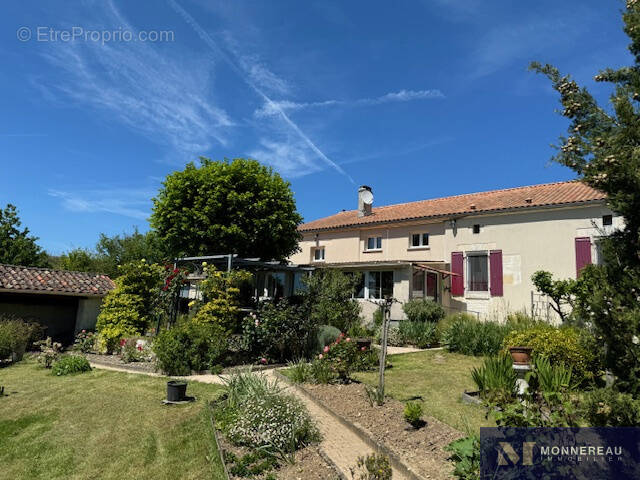 Maison à JURIGNAC
