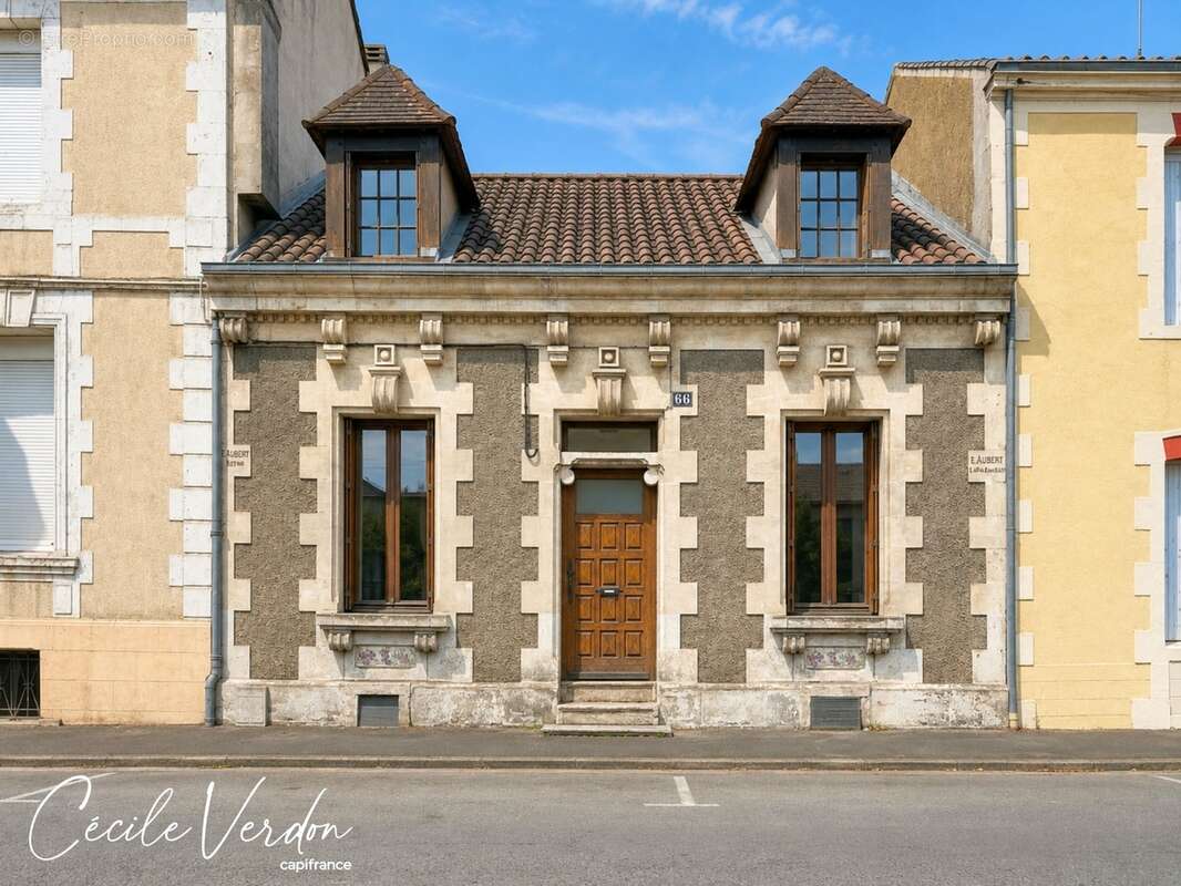 Maison à vendre 5 pièces, garage moto, Bergerac 4 chambres sur 257 m2 de terrain - photo 2