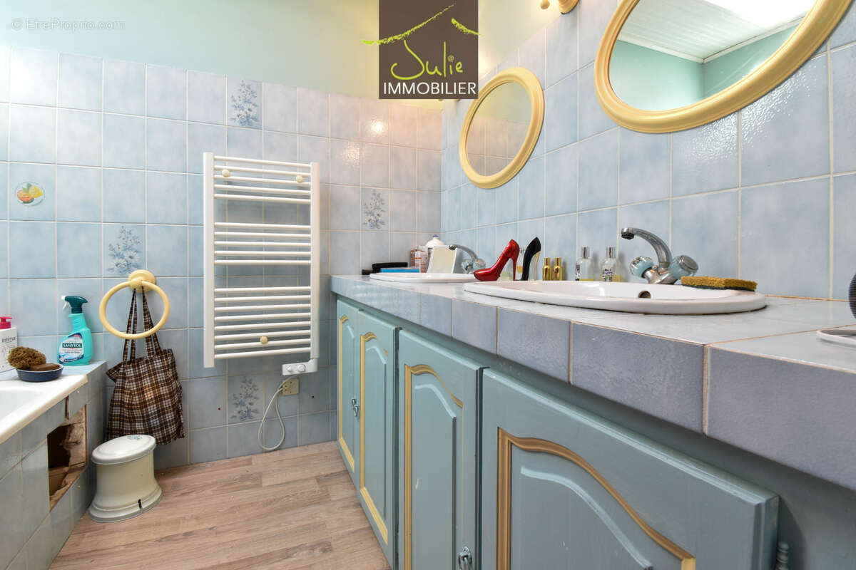 Maison à MONCOUTANT