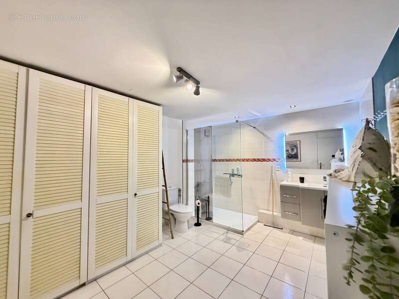 PEYMEINADE – Villa 189 m² avec appartement indépendant, piscine et jardin** - photo 17