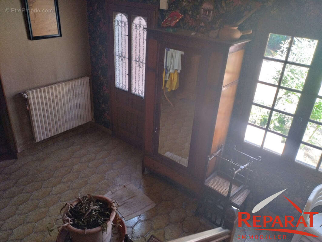 Maison à SAINT-CYR-LA-ROCHE