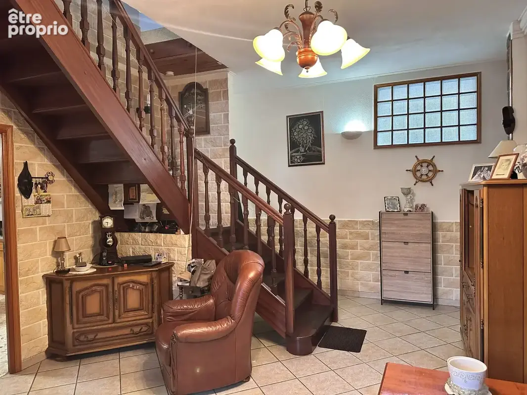 Maison 8 pièces 230 m² à vendre à Rive-De-Gier (42800) - photo 2