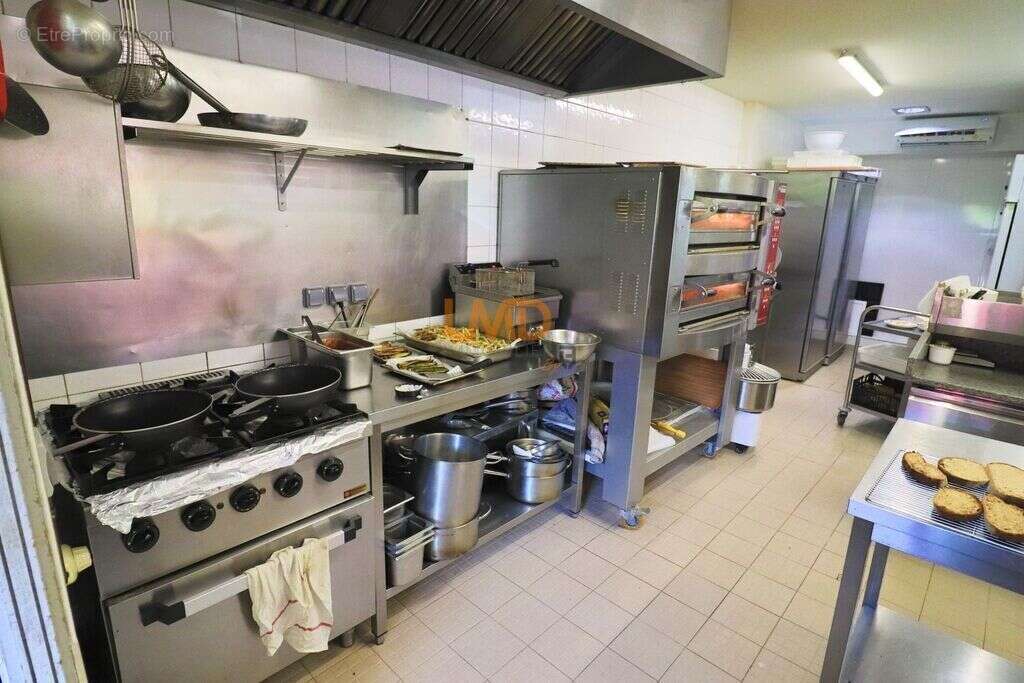 Commerce à SAINT-MAXIMIN-LA-SAINTE-BAUME