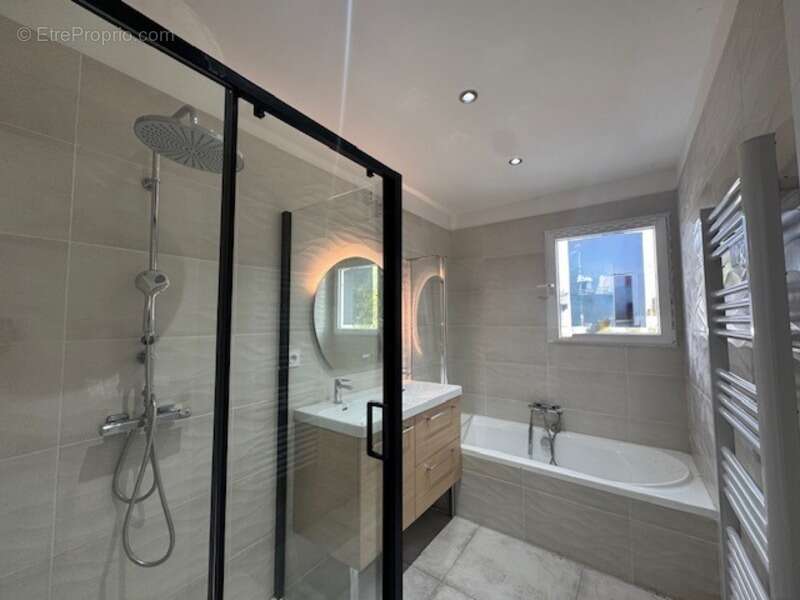 Maison à LES SALLES-DU-GARDON