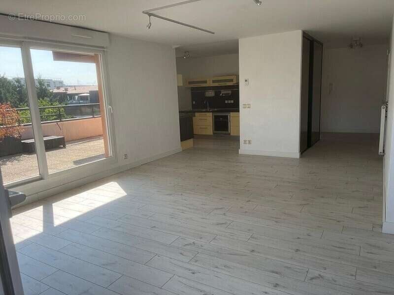 T4 en attique à Annemasse Séjour Cuisine - Appartement à ANNEMASSE