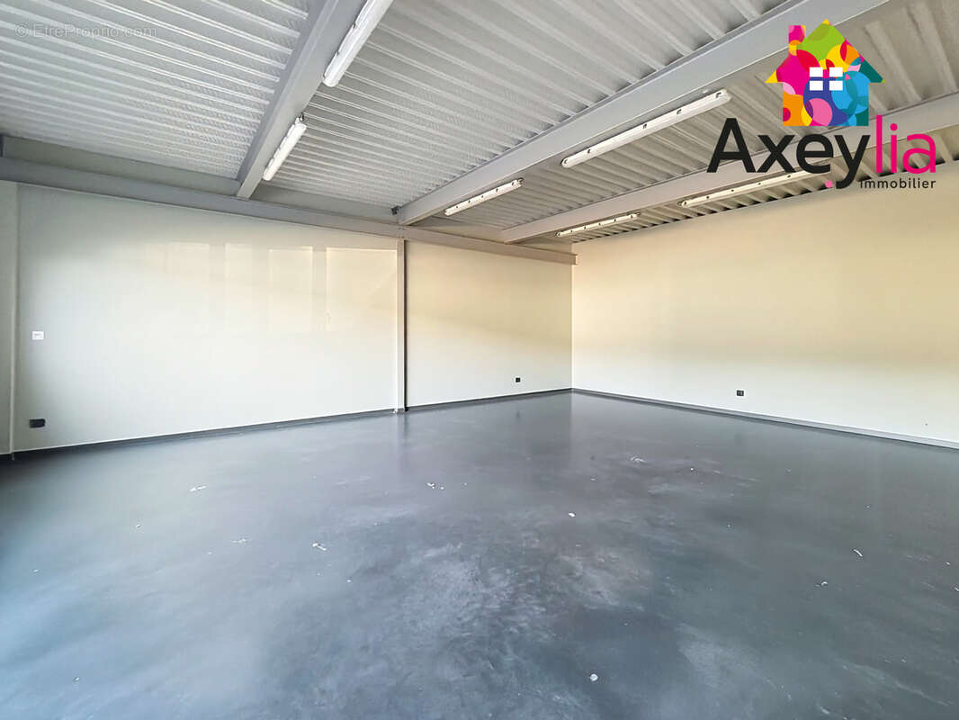 Commerce à LE COTEAU